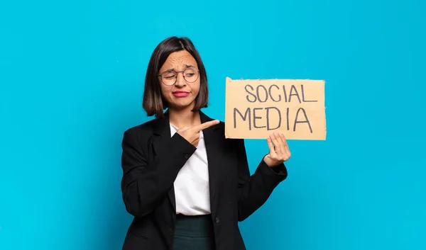 Jovem Bonita Empresária Conceito Mídia Social — Fotografia de Stock