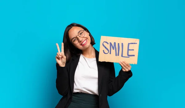 Jovem Mulher Negócios Bonita Com Banner Conceito Sorriso — Fotografia de Stock