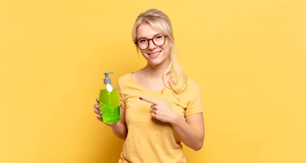Blonde Woman Smiling Cheerfully Feeling Happy Pointing Side Upwards Showing — Stock Photo, Image