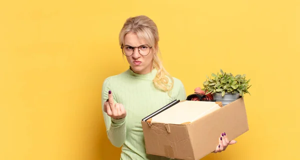 Blonde Frau Die Wütend Genervt Rebellisch Und Aggressiv Ist Den — Stockfoto