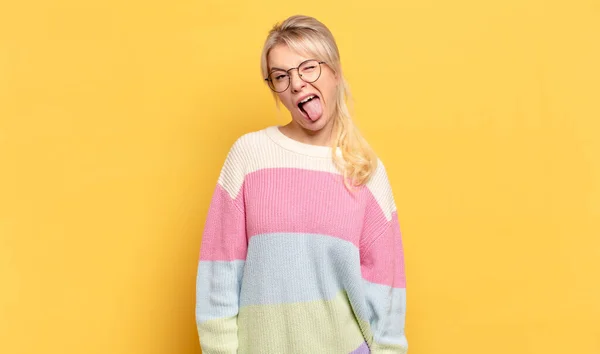 Blonde Woman Cheerful Carefree Rebellious Attitude Joking Sticking Tongue Out — Stock Photo, Image