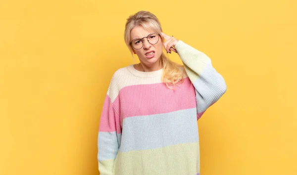 Blonde Woman Feeling Confused Puzzled Showing You Insane Crazy Out — Stock Photo, Image