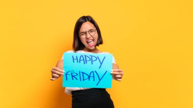 Genç ve güzel bir kadın. Mutlu Cuma konsepti