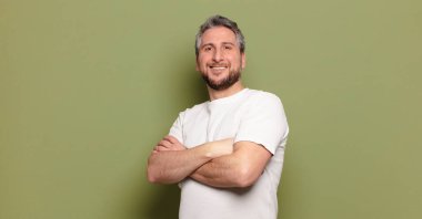 Orta yaşlı bir adam. boşluk konseptini kopyala