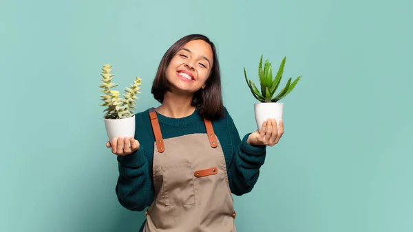 Joven Bonita Mujer Con Cactus —  Fotos de Stock