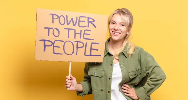 Rubia Bonita Activista Mujer Poder Concepto Gente — Foto de Stock