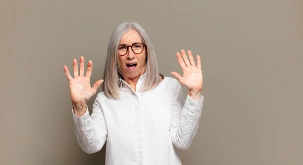 Senior Woman Feeling Stupefied Scared Fearing Something Frightening Hands Open — Stock Photo, Image