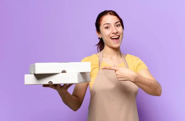 Pretty Woman Take Away Fast Food Boxes — Stock Photo, Image
