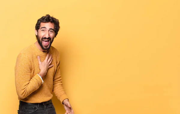 Jovem Louco Barbudo Homem Expressando Com Espaço Cópia — Fotografia de Stock