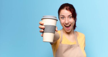 Kahveli güzel bir kadın.