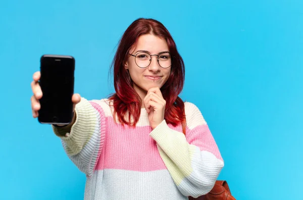 Söt Elev Kvinna Använder Sin Telefon — Stockfoto