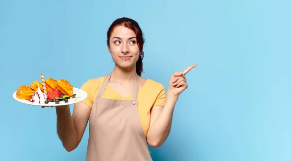 Pretty Bakery Employee Woman Waffles Cakes — Stock Photo, Image