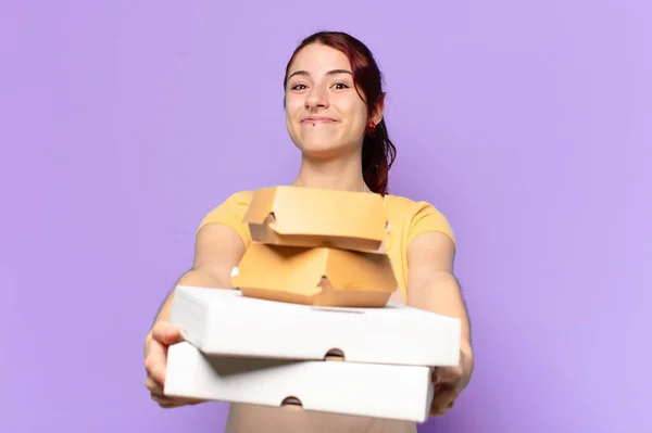 Mulher Bonita Com Tirar Caixas Fast Food — Fotografia de Stock