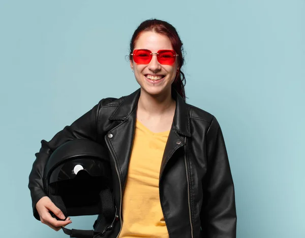 Hübsche Motorradfahrerin Mit Schutzhelm — Stockfoto