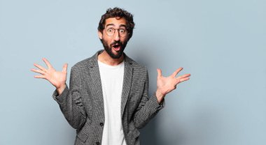 Genç çılgın sakallı iş adamı