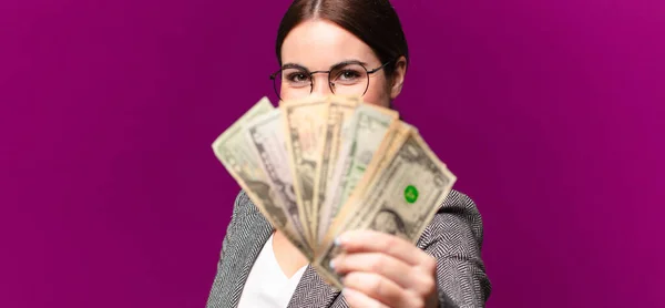 Ung Vacker Kvinna Med Dollarsedlar — Stockfoto