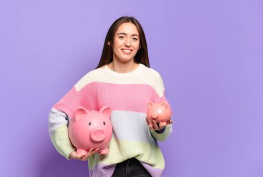 Kumbaralı genç ve güzel bir kadın.