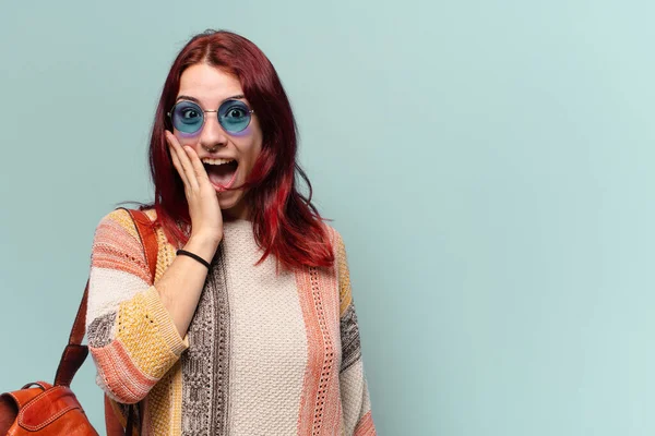 Bastante Hippie Estudiante Mujer Con Espacio Copia — Foto de Stock