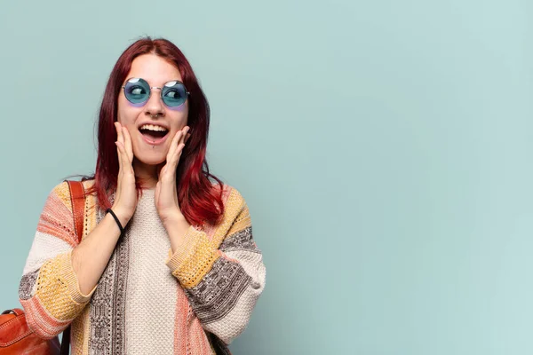 Bastante Hippie Estudiante Mujer Con Espacio Copia — Foto de Stock