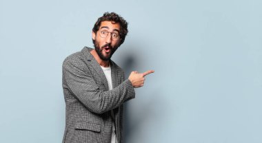 Genç çılgın sakallı iş adamı