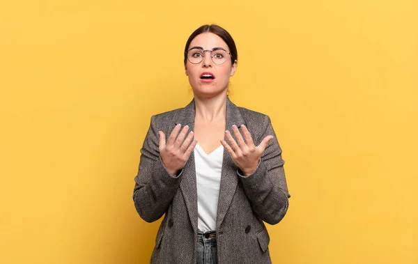 Junge Hübsche Frau Die Verzweifelt Und Frustriert Aussieht Gestresst Unglücklich — Stockfoto