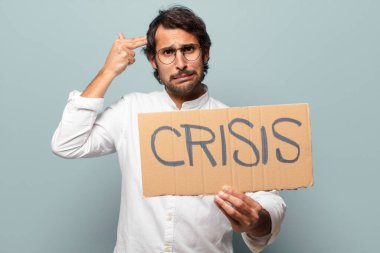 Genç yakışıklı Hintli adam krizi konsepti