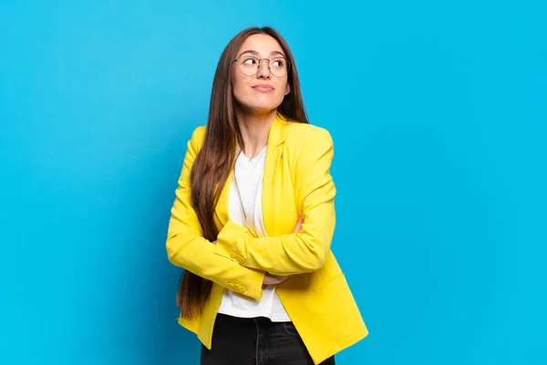 Giovane Bella Donna Che Scuote Sensazione Confusa Incerta Dubitare Con — Foto Stock