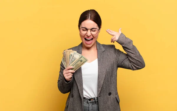 Jonge Mooie Vrouw Kijken Ongelukkig Gestresst Zelfmoord Gebaar Maken Pistool — Stockfoto