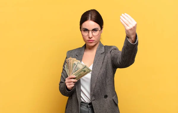 Junge Hübsche Frau Macht Capice Oder Geld Geste Und Sagt — Stockfoto