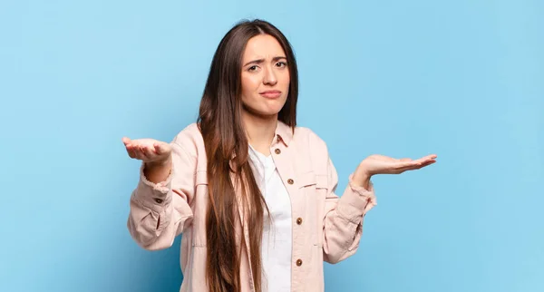 Young Pretty Casual Woman Looking Puzzled Confused Stressed Wondering Different — Stock Photo, Image