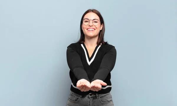 Young Pretty Casual Woman Smiling Happily Friendly Confident Positive Look — Stock Photo, Image