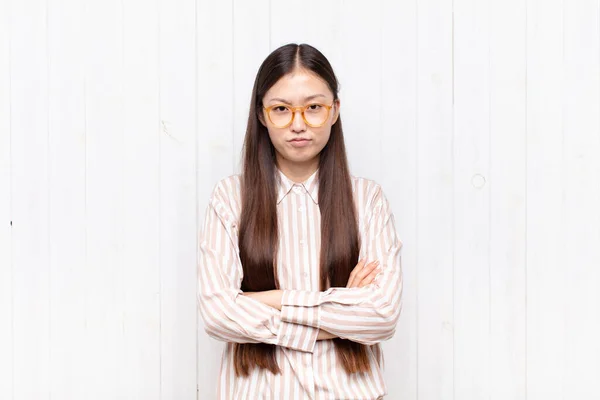 Asiatische Junge Frau Fühlt Sich Unzufrieden Und Enttäuscht Sieht Ernst — Stockfoto