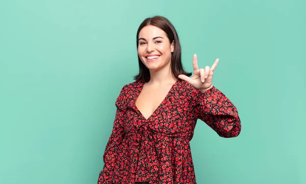 Junge Hübsche Lässige Frau Die Sich Glücklich Lustig Selbstbewusst Positiv — Stockfoto