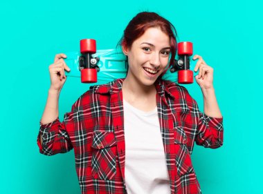 Kaykaylı güzel bir kadın.