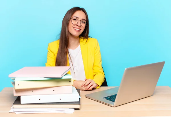 Young Pretty Businesswoman Smiling Cheerfully Casually Positive Happy Confident Relaxed — Stock Photo, Image