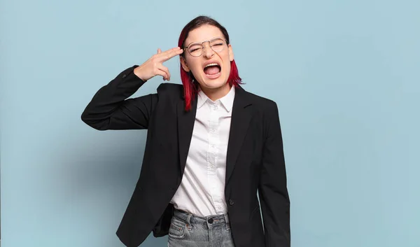 Junge Attraktive Frau Mit Roten Haaren Die Unglücklich Und Gestresst — Stockfoto