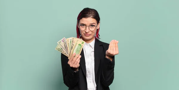 Jonge Aantrekkelijke Rood Haar Vrouw Maken Capice Geld Gebaar Vertellen — Stockfoto