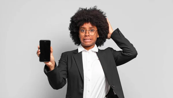Jovem Empresária Afro Sentindo Estressada Preocupada Ansiosa Assustada Com Mãos — Fotografia de Stock