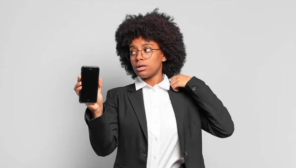 Jovem Empresária Afro Sentindo Estressado Ansioso Cansado Frustrado Puxando Pescoço — Fotografia de Stock
