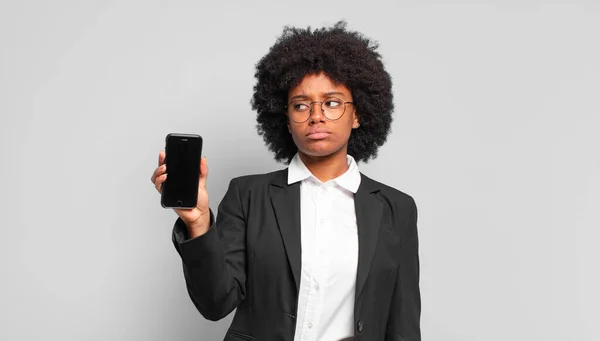 Joven Afro Empresaria Sintiéndose Triste Molesto Enojado Mirando Hacia Lado —  Fotos de Stock