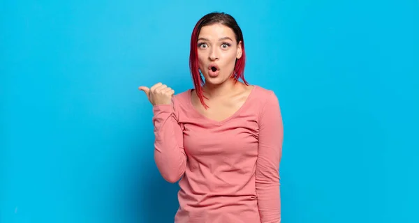 Looking Astonished Disbelief Pointing Object Side Saying Wow Unbelievable — Stock Photo, Image