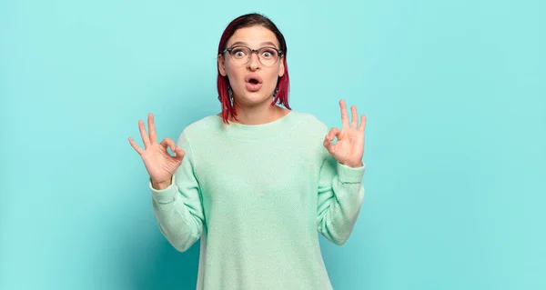 Zich Geschokt Verbaasd Verrast Voelen Het Maken Van Goedkeuring Goed — Stockfoto