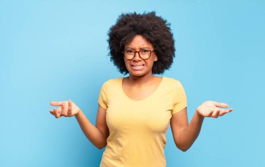  Aptal ve kafası karışık hissediyorum, hangi seçeneği seçeceğimden emin değilim, merak ediyorum.