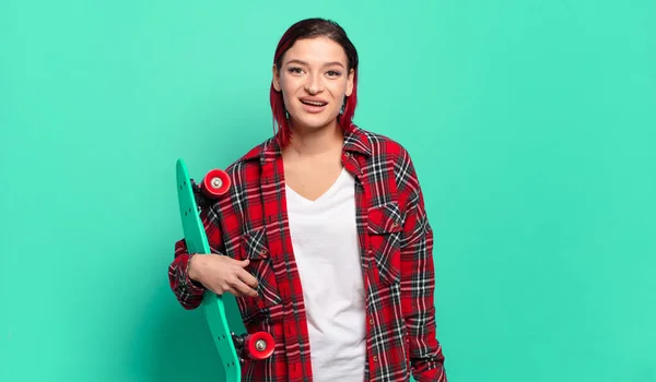 Jovem Atraente Mulher Cabelo Vermelho Olhando Feliz Agradavelmente Surpreso Animado — Fotografia de Stock