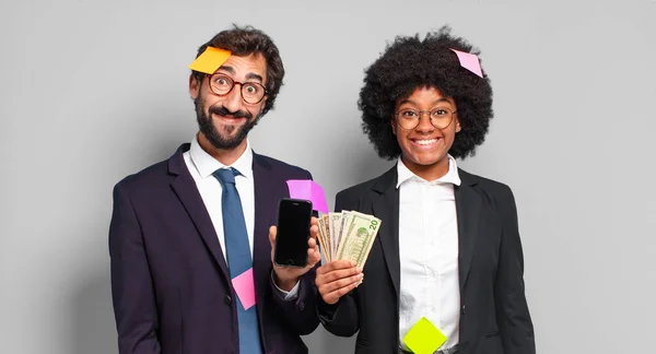 Jovens Empresários Que Parecem Felizes Agradavelmente Surpresos Animados Com Uma — Fotografia de Stock