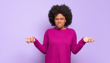  Aptal ve kafası karışık hissediyorum, hangi seçeneği seçeceğimden emin değilim, merak ediyorum.