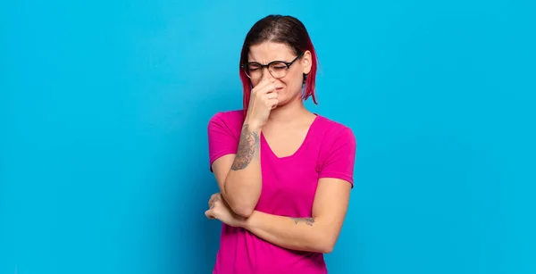 Walgelijk Gevoel Neus Vasthouden Een Vieze Onaangename Stank Voorkomen — Stockfoto