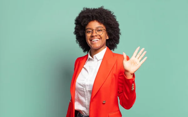 Vrolijk Vrolijk Lachend Zwaaiend Met Hand Verwelkomend Begroetend Afscheid Nemend — Stockfoto