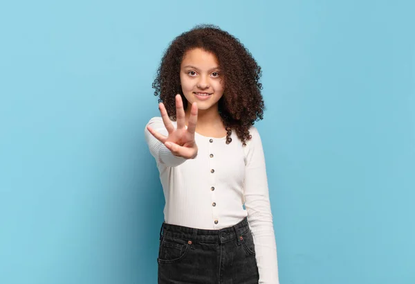 Glimlachend Vriendelijk Nummer Vier Vierde Met Hand Vooruit Aftellen — Stockfoto