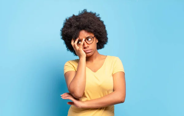 Sich Gelangweilt Frustriert Und Schläfrig Fühlen Nach Einer Anstrengenden Langweiligen — Stockfoto